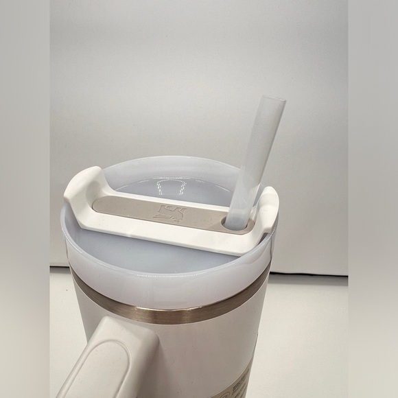 NWT Stanley The Quencher H2.0 Flowstate 40 Oz Tumbler - Picture 8 of 10